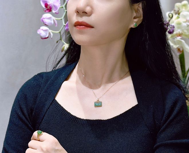 玉上新戴十年不过时的东方高级感开元棋牌三月不撞款｜这波春色碧(图5)