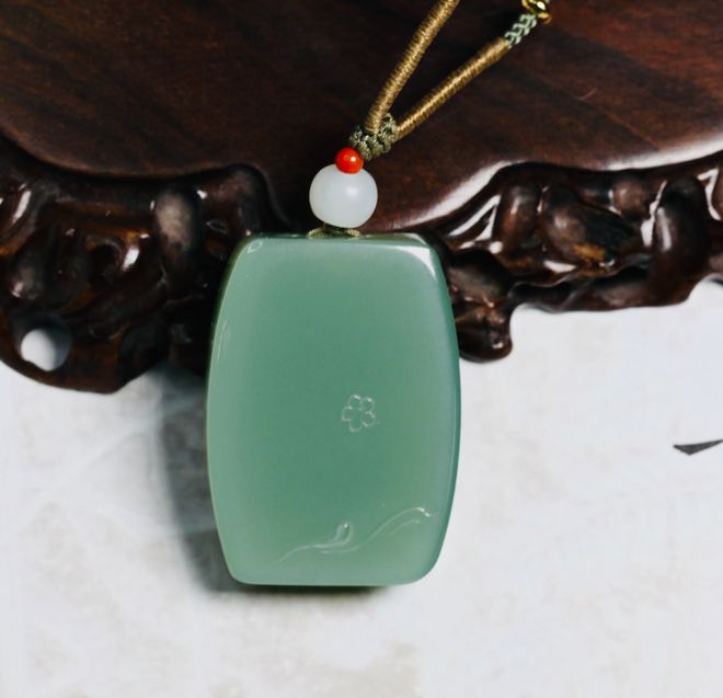 玉上新戴十年不过时的东方高级感开元棋牌三月不撞款｜这波春色碧(图19)