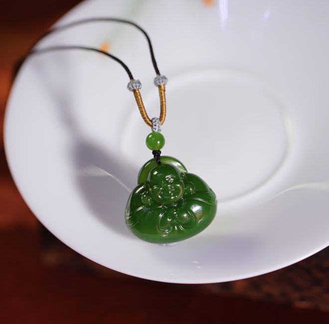 玉上新戴十年不过时的东方高级感开元棋牌三月不撞款｜这波春色碧(图20)