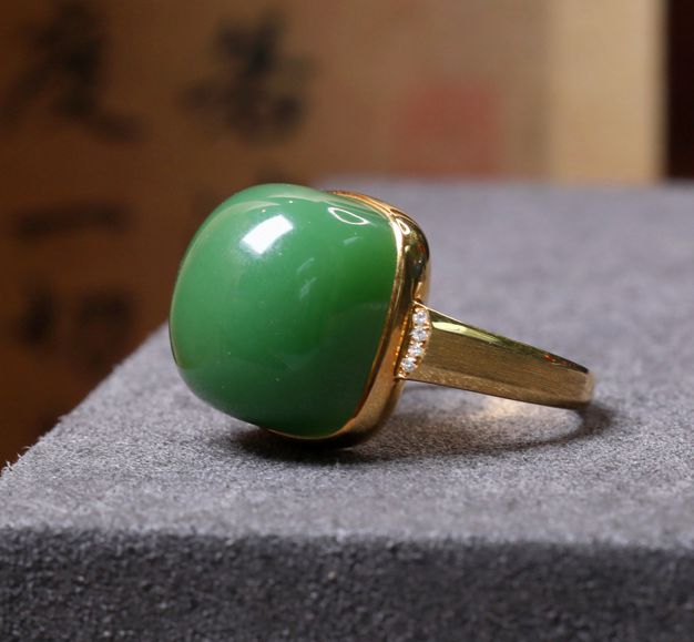 玉上新戴十年不过时的东方高级感开元棋牌三月不撞款｜这波春色碧(图28)