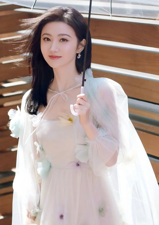 ：透视国风齐爆娜扎虞书欣美学霸屏！开元棋牌app三月女星造型巅峰战(图13)