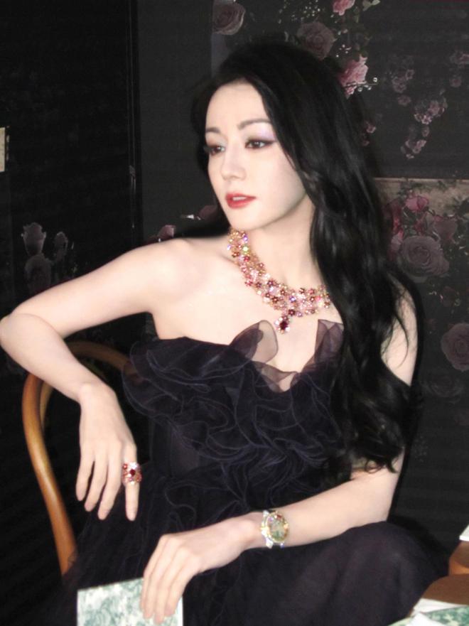 ：透视国风齐爆娜扎虞书欣美学霸屏！开元棋牌app三月女星造型巅峰战(图19)