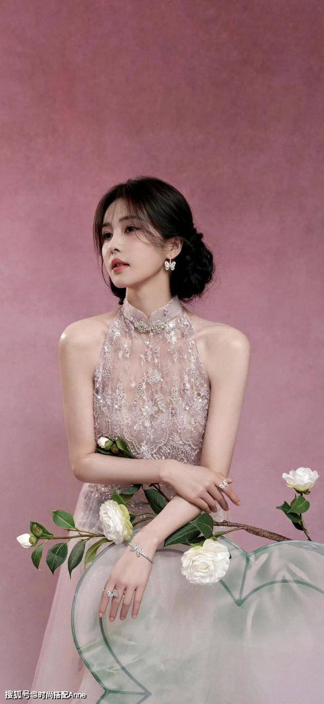 写真粉色蕾丝旗袍优雅迷人开元棋牌白鹿端午节时尚(图3)