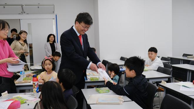 中文教材发放仪式圆满举行开元棋牌中华学堂札幌校(图5)