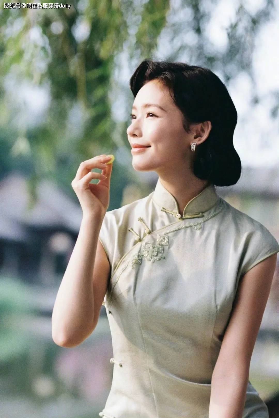 美到！穿旗袍扎复古盘发美成民国名媛开元棋牌被林允的“茉莉青提”造型(图3)