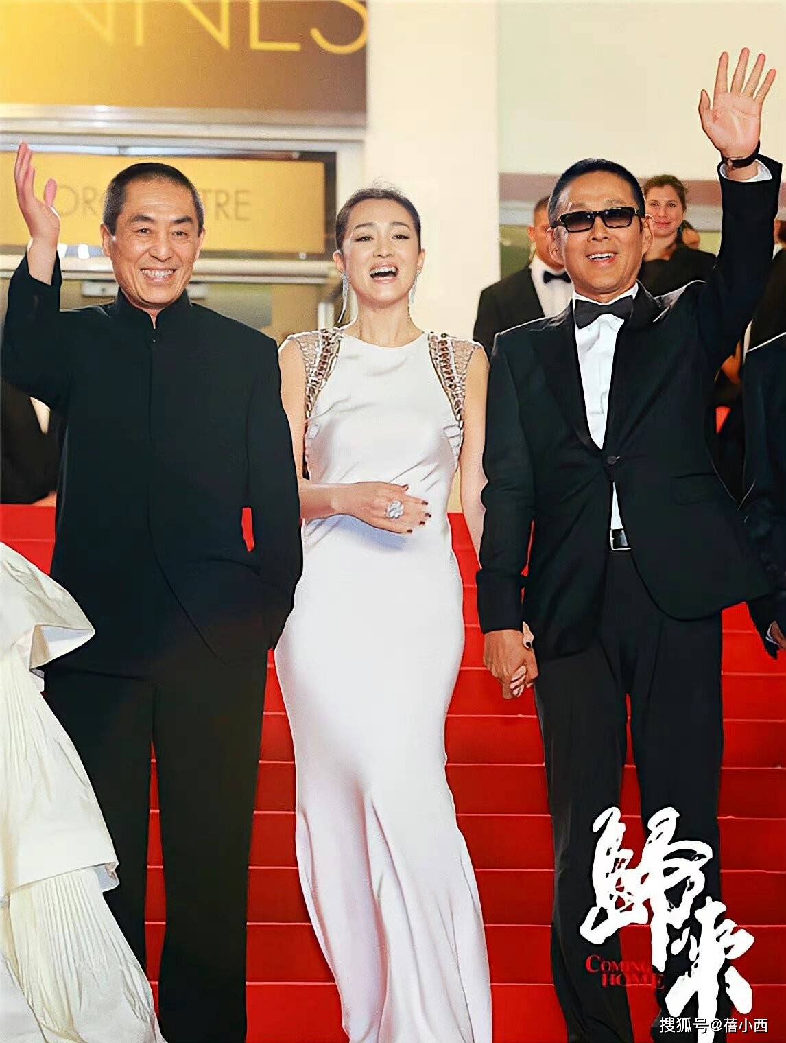 壮硕又敢穿年过半百穿挂脖裙特有韵味开元棋牌58岁巩俐不走寻常路身材(图6)