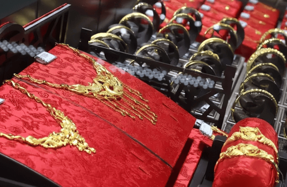 涨3倍三金买不起不是不愿意结婚是真的没钱结开元棋牌app难怪现在都不结婚了！5年金价(图2)