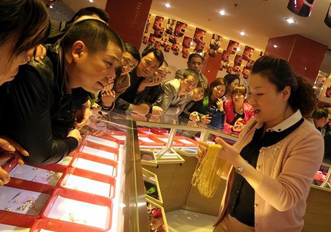 金价翻3倍三金成难题不是不想是结不起开元棋牌app难怪大家不结婚！5年(图7)