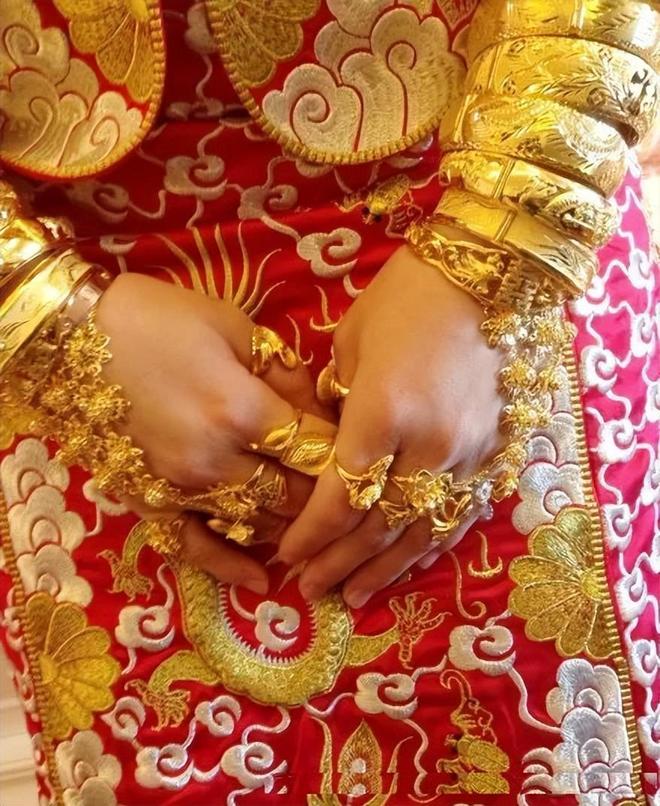 金价翻3倍三金成难题不是不想是结不起开元棋牌app难怪大家不结婚！5年(图4)