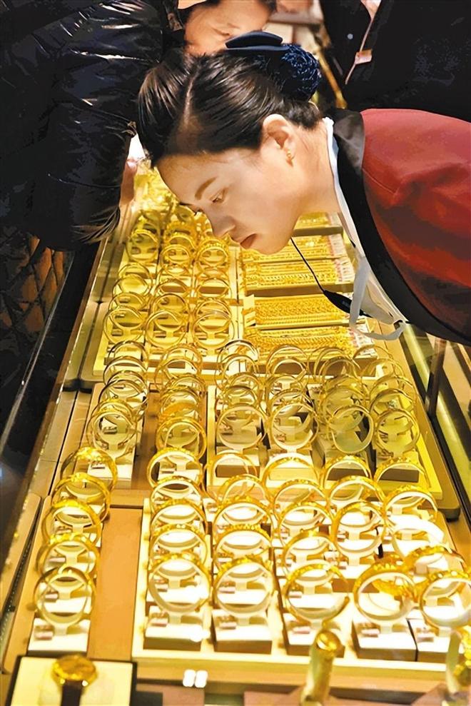 金价翻3倍三金成难题不是不想是结不起开元棋牌app难怪大家不结婚！5年(图6)