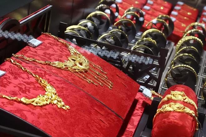 金价翻3倍三金成难题不是不想是结不起开元棋牌app难怪大家不结婚！5年(图14)